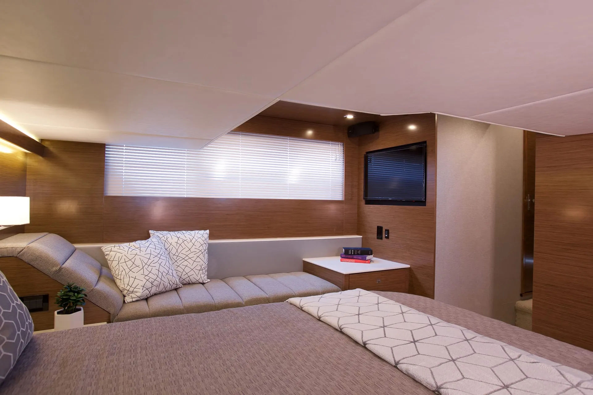 ⭐️⭐️⭐️⭐️⭐️  Brand New Luxury 50' Yacht W/ GYRO STABILIZER! 