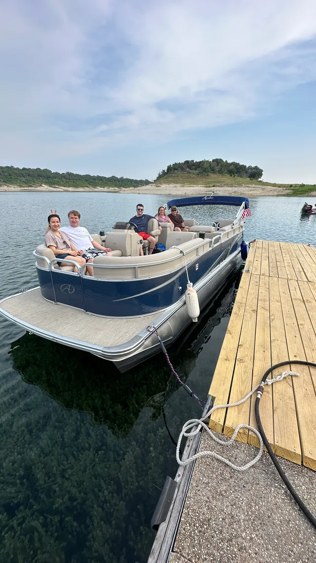 Rent a Avalon Pontoons pontoon in Toledo, OH near me