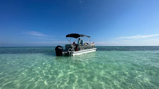 Rent a SUN TRACKER pontoon in Marathon, FL near me