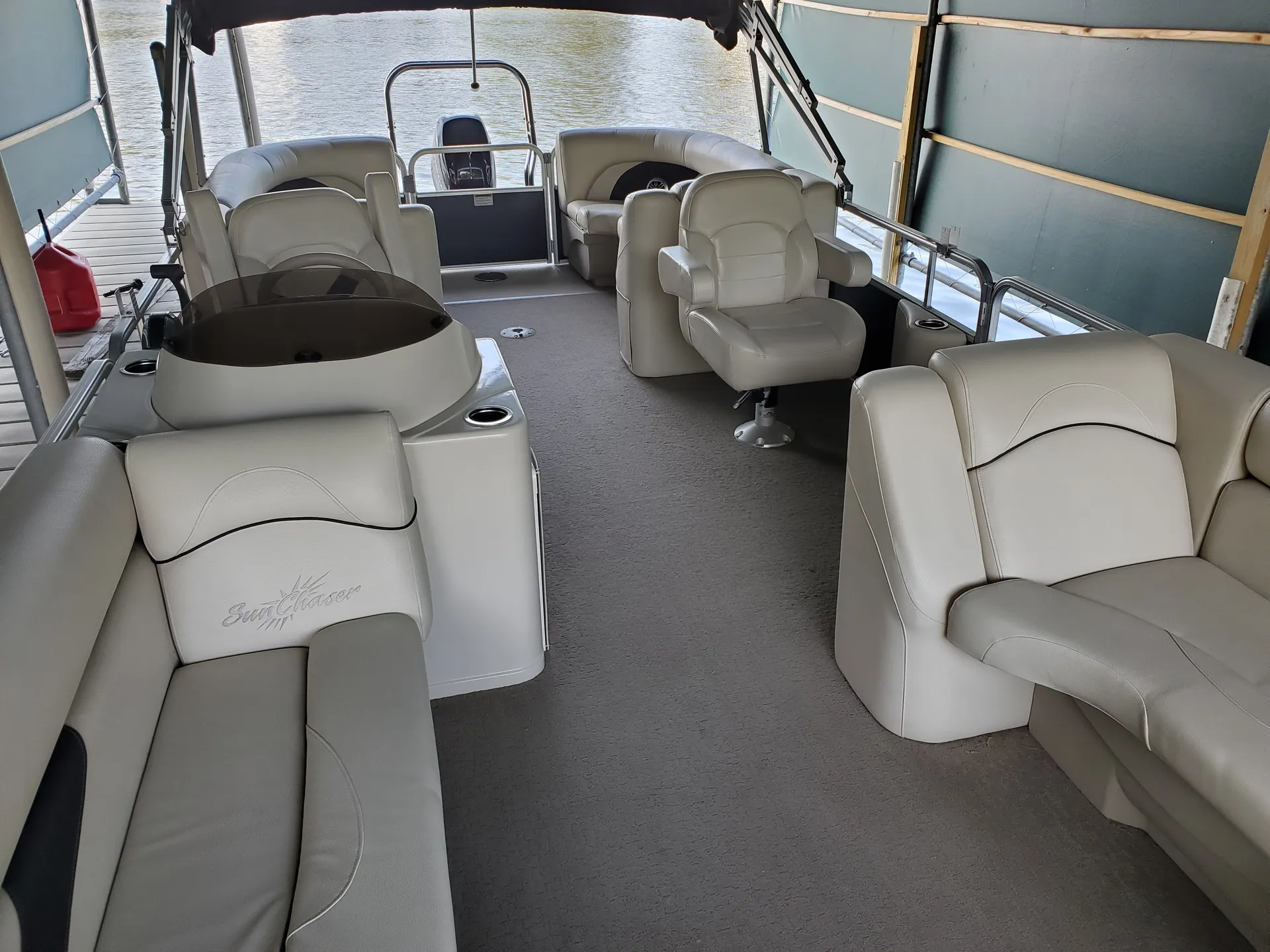 Enjoy Lake Minnetonka in a Spacious 23ft Pontoon!