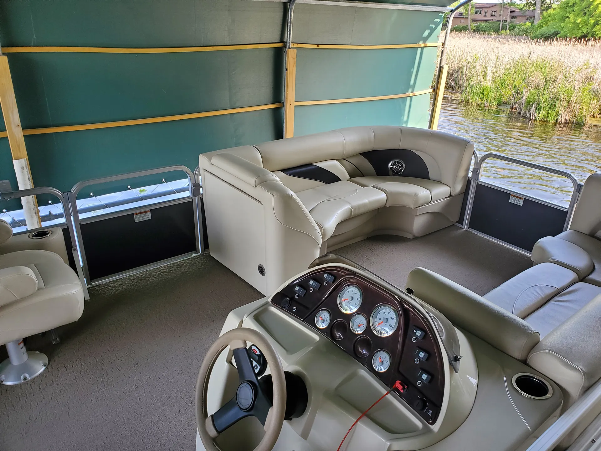 Enjoy Lake Minnetonka in a Spacious 23ft Pontoon!