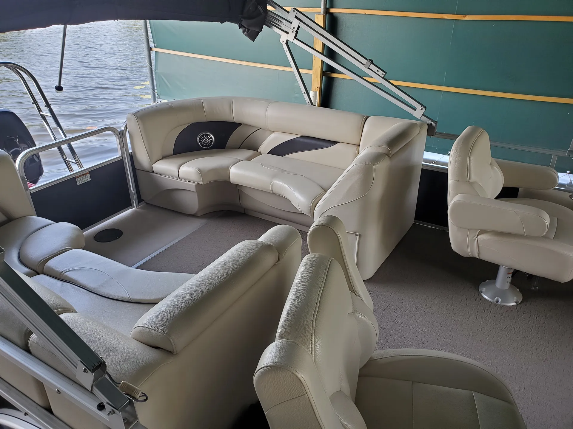 Enjoy Lake Minnetonka in a Spacious 23ft Pontoon!