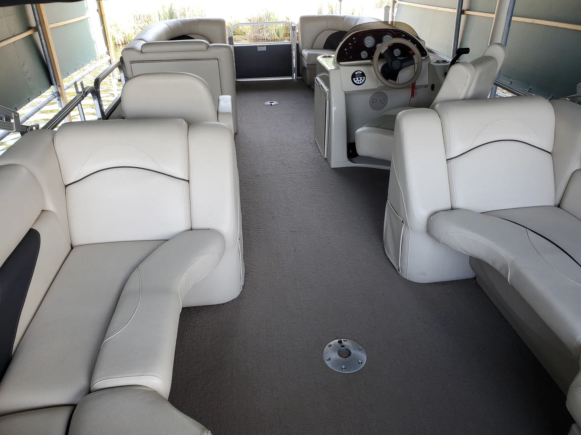 Enjoy Lake Minnetonka in a Spacious 23ft Pontoon!
