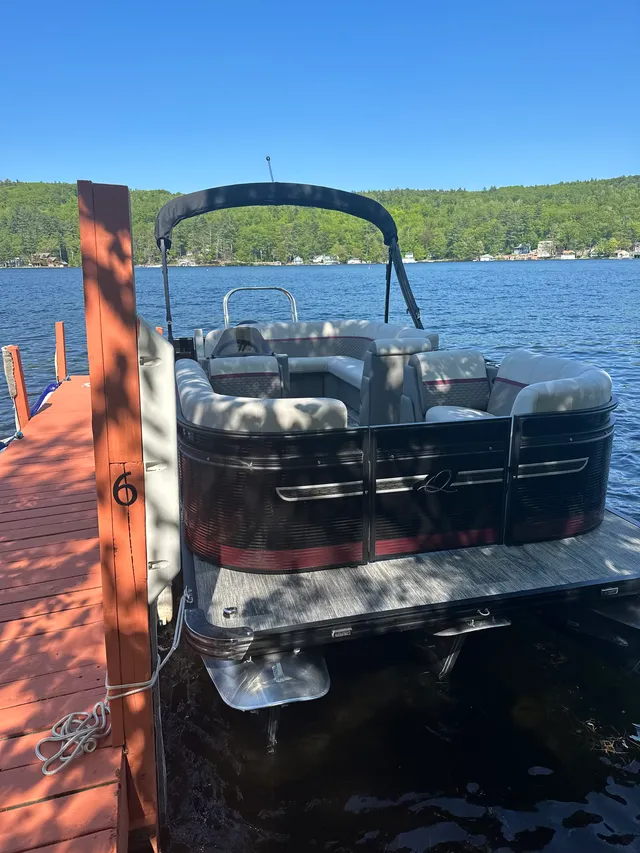 Rent a QWEST PONTOONS pontoon in Alton, NH near me