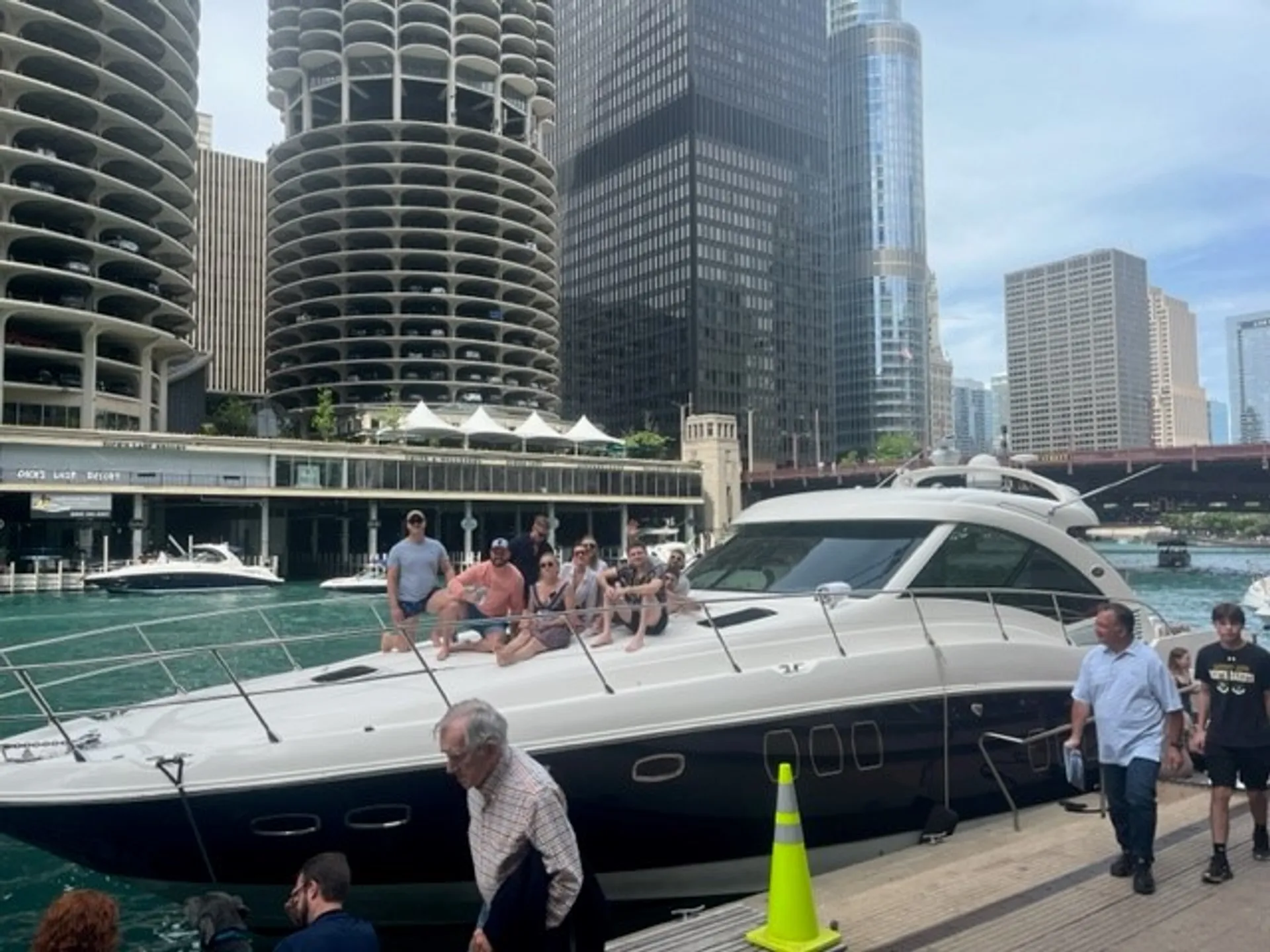 Sea Ray Boats 60 Sundancer in Chicago, IL — photo 8