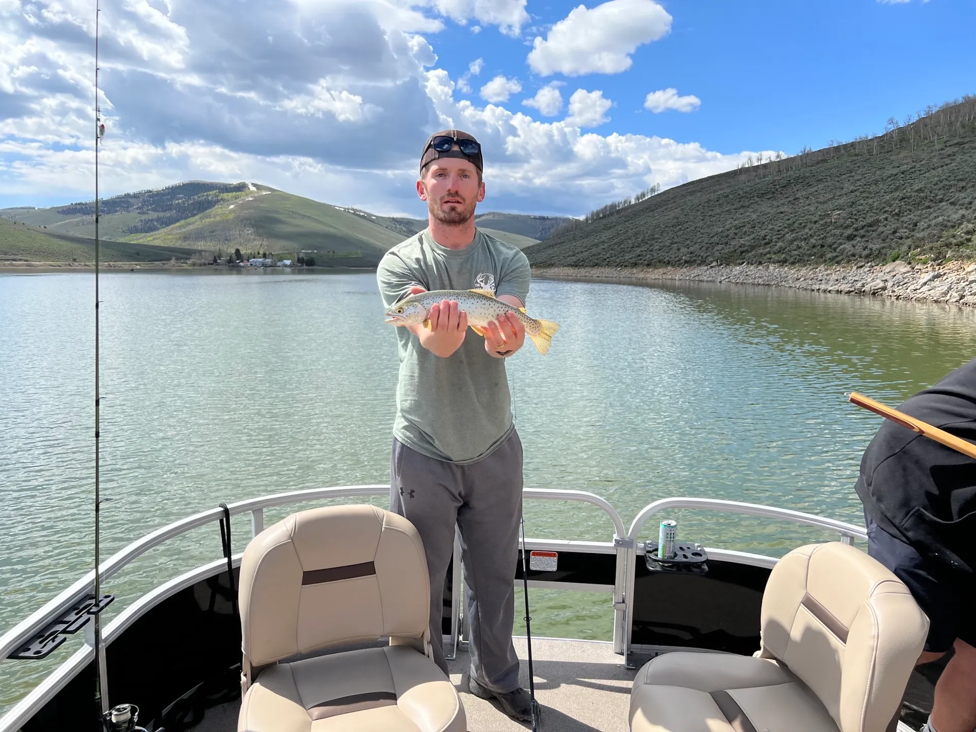 Pontoon Boat. 20 foot, 90 horse. Multi-day discount!