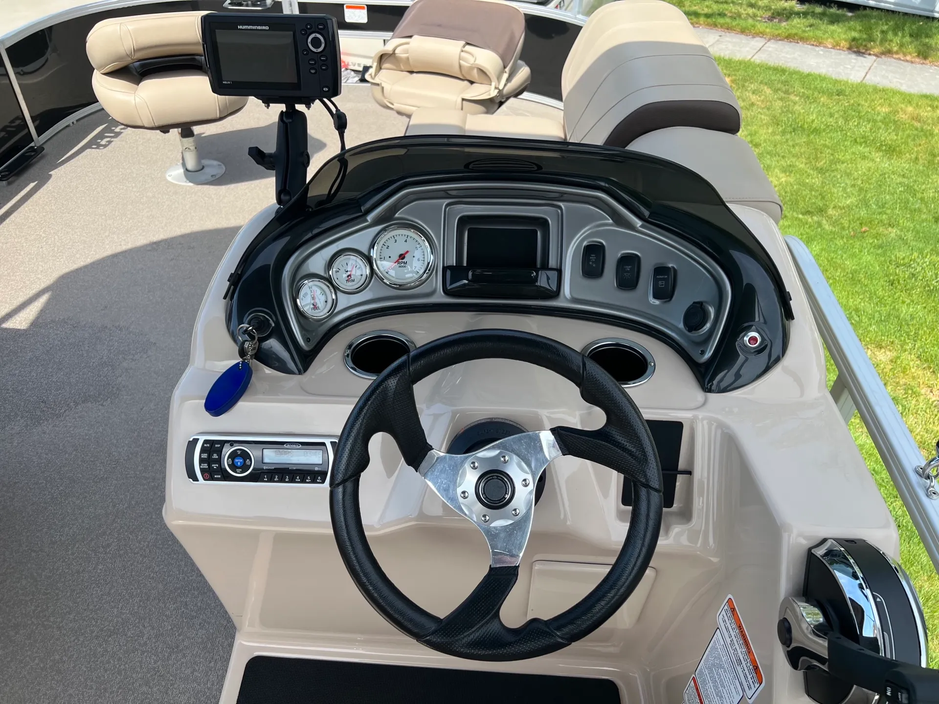 SUN TRACKER FISHIN' BARGE 20 DLX in South Jordan, UT — photo 6