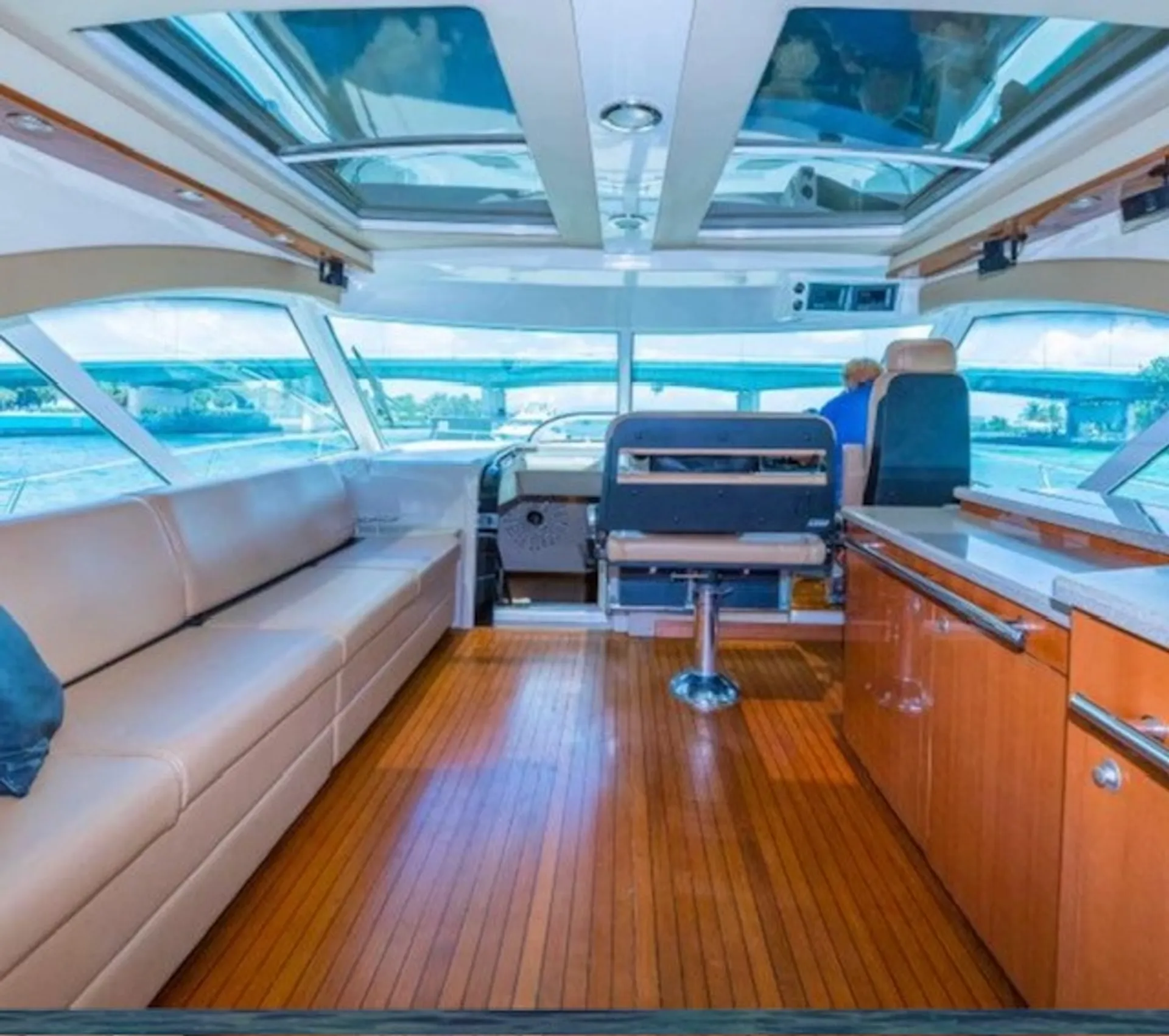 Sea Ray Boats 60 Sundancer in Chicago, IL — photo 9