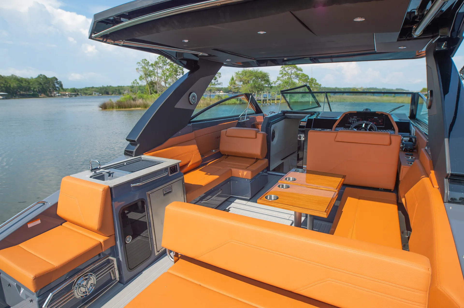 BRAND NEW South Beach Edition Cruisers 34 GLS Day Cruiser