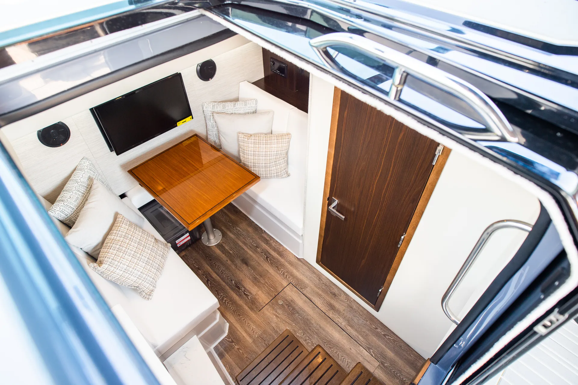 BRAND NEW South Beach Edition Cruisers 34 GLS Day Cruiser