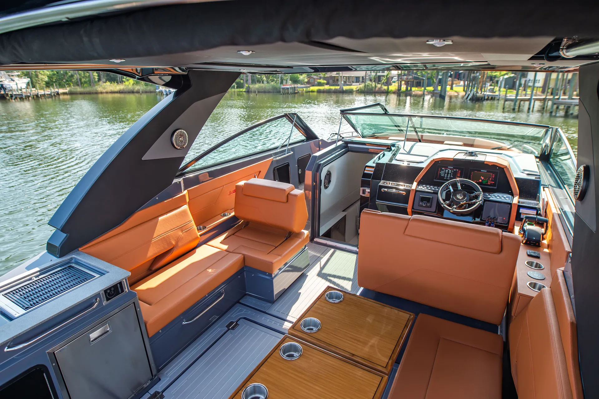 BRAND NEW South Beach Edition Cruisers 34 GLS Day Cruiser