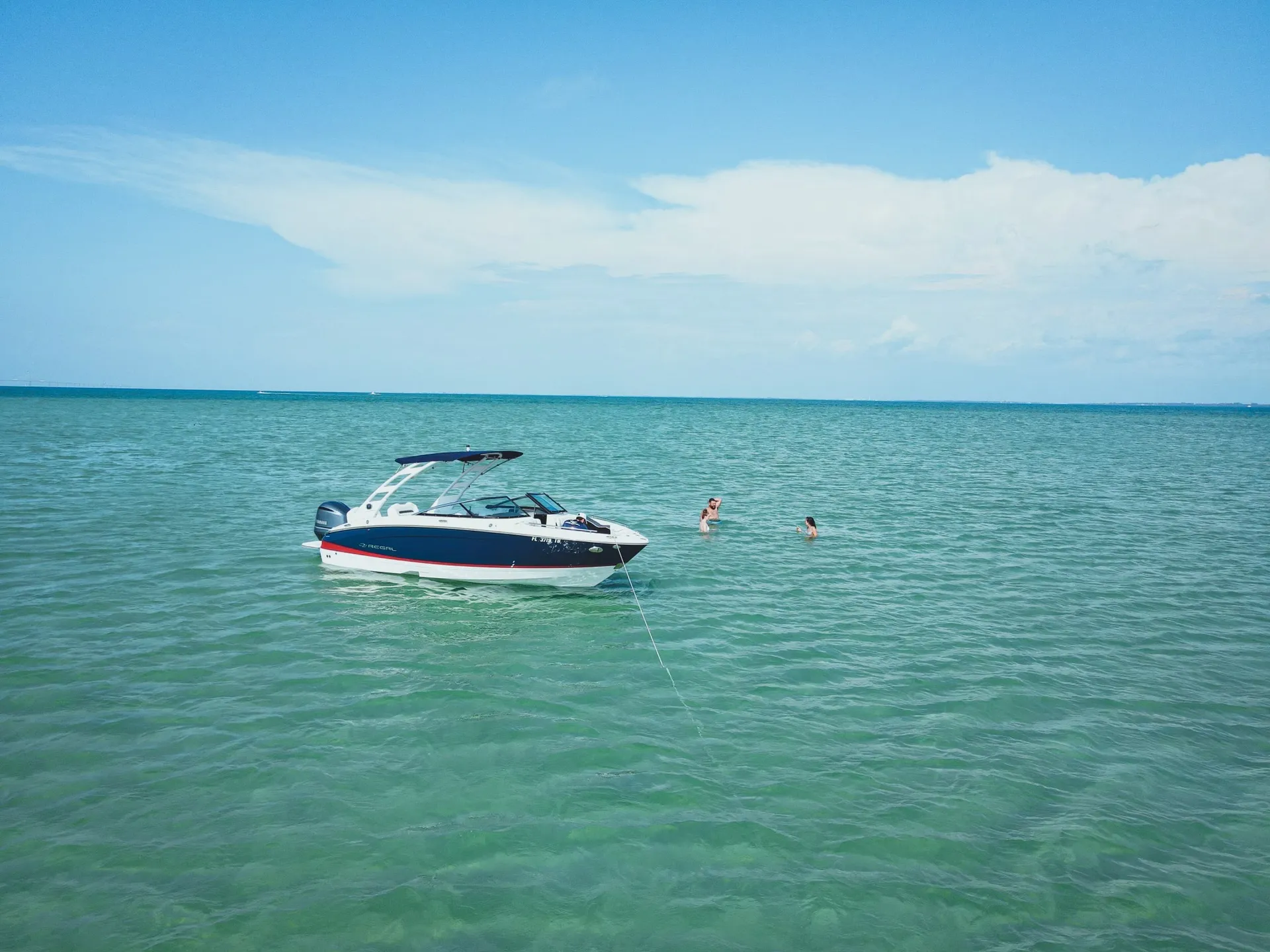 NEW Luxury Boat, Fuel Included - BT sound system with licensed Captain