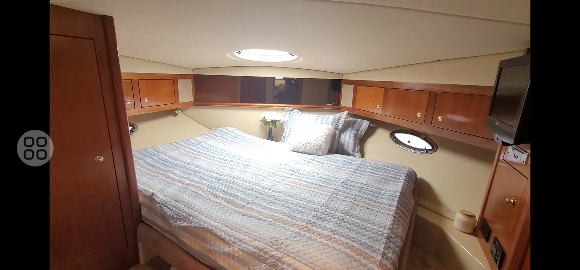 Yachts of fun 47 foot and Island options 2 bedroom suite great layout