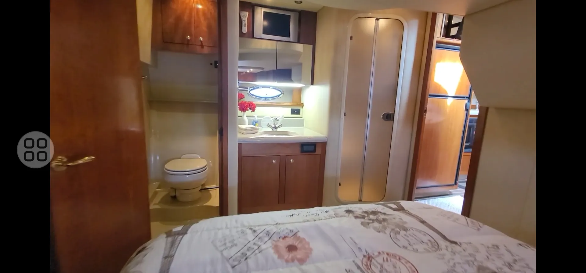 Yachts of fun 47 foot and Island options 2 bedroom suite great layout