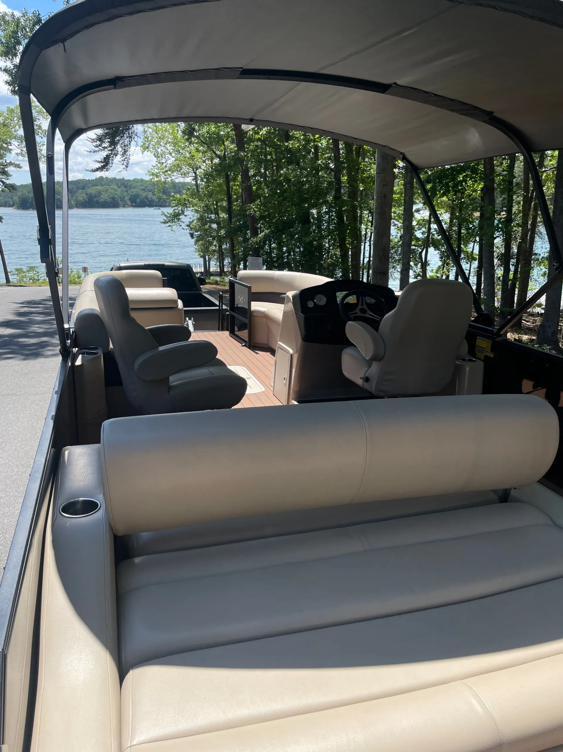 24’ Bentley Tritoon **200HP on Lake Lanier