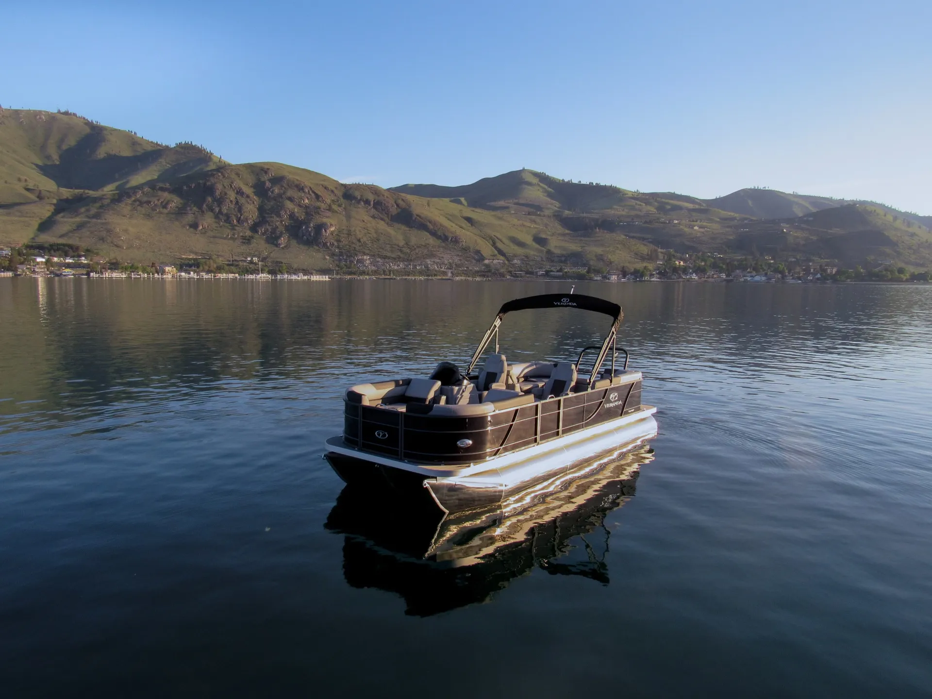 2023 Veranda Luxury Tritoon VR22RC Deluxe