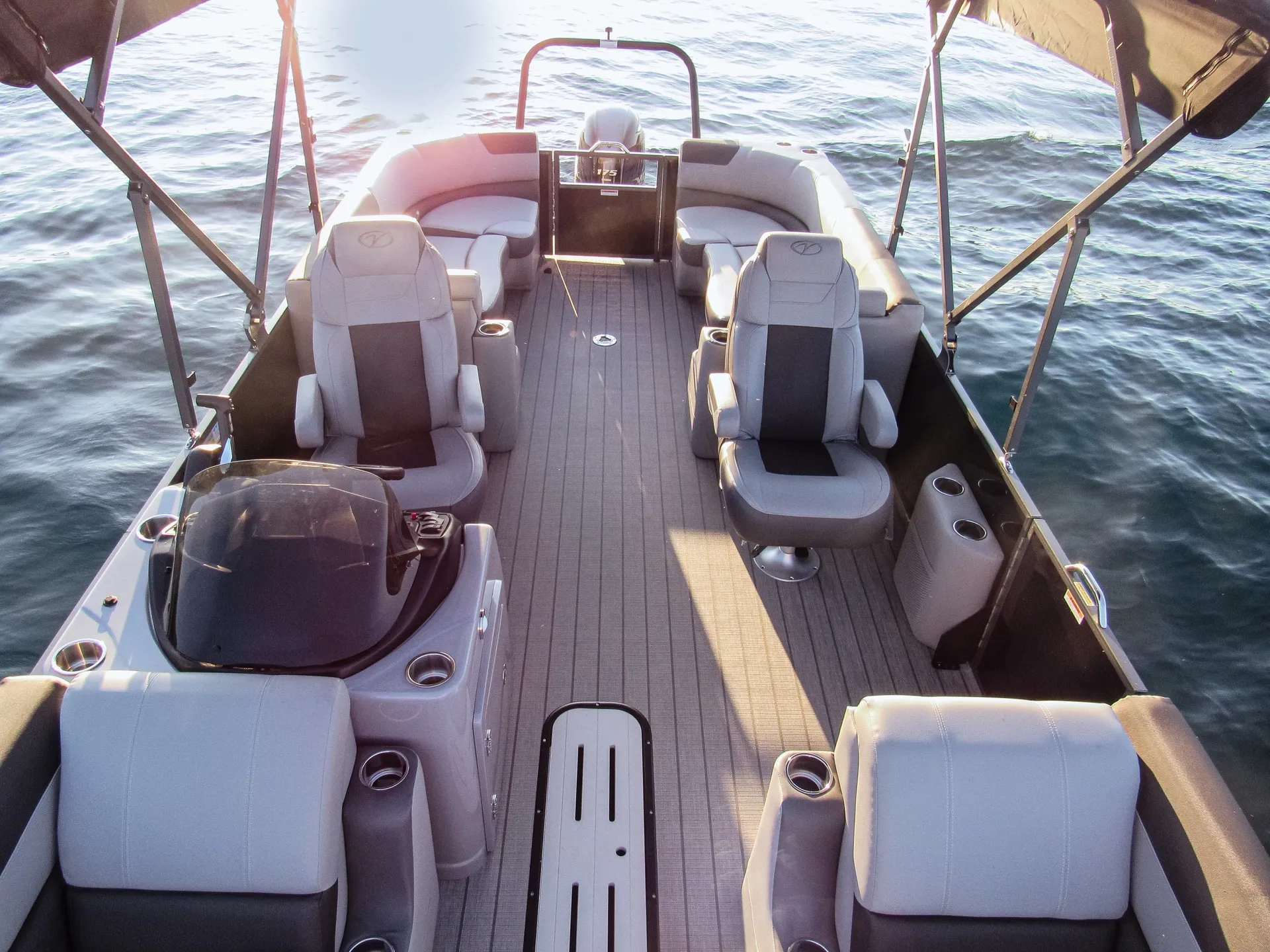 2023 Veranda Luxury Tritoon VR22RC Deluxe