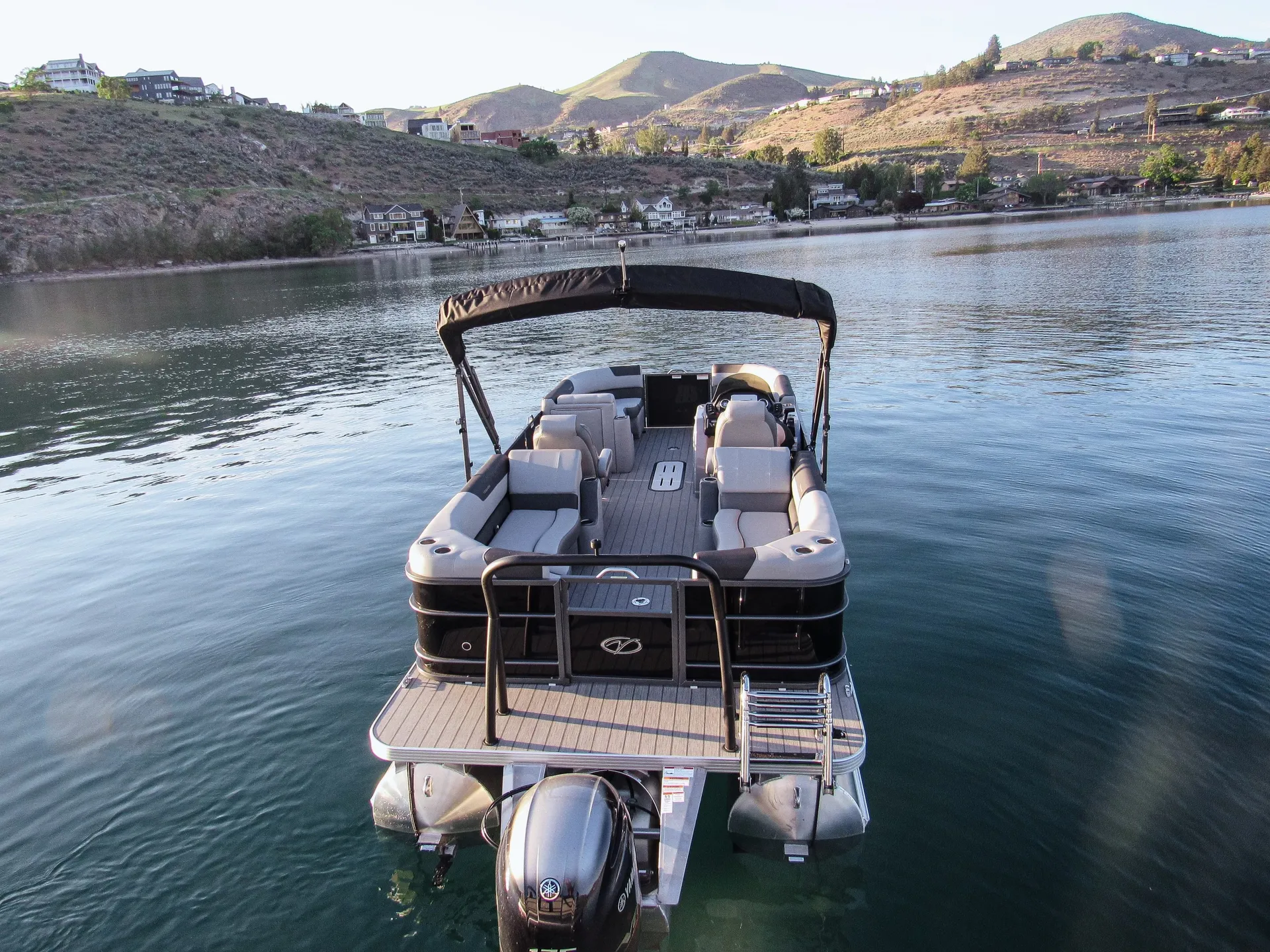 2023 Veranda Luxury Tritoon VR22RC Deluxe