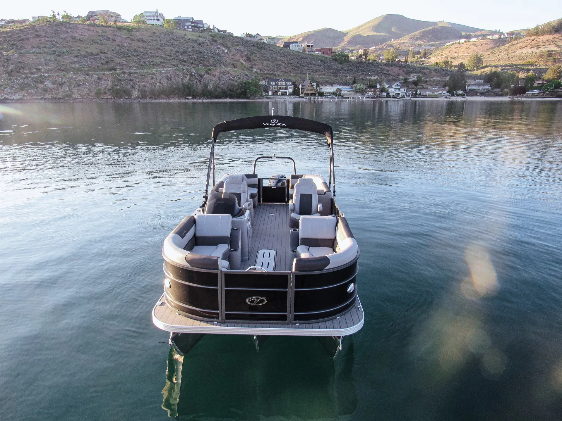 2023 Veranda Luxury Tritoon VR22RC Deluxe