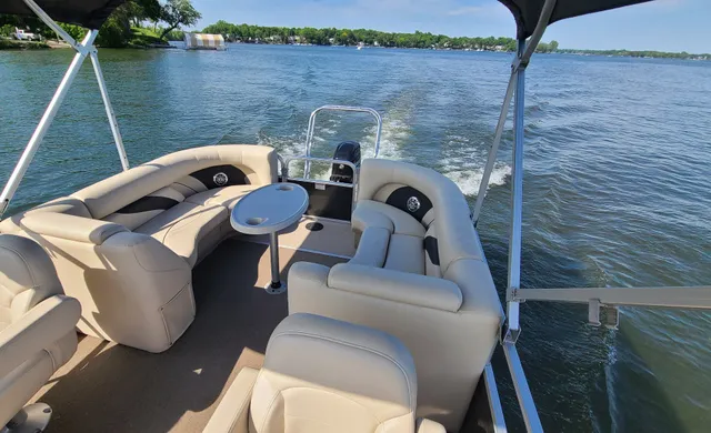 Rent a SunChaser by Smoker Craft pontoon in Spring Park, MN near me