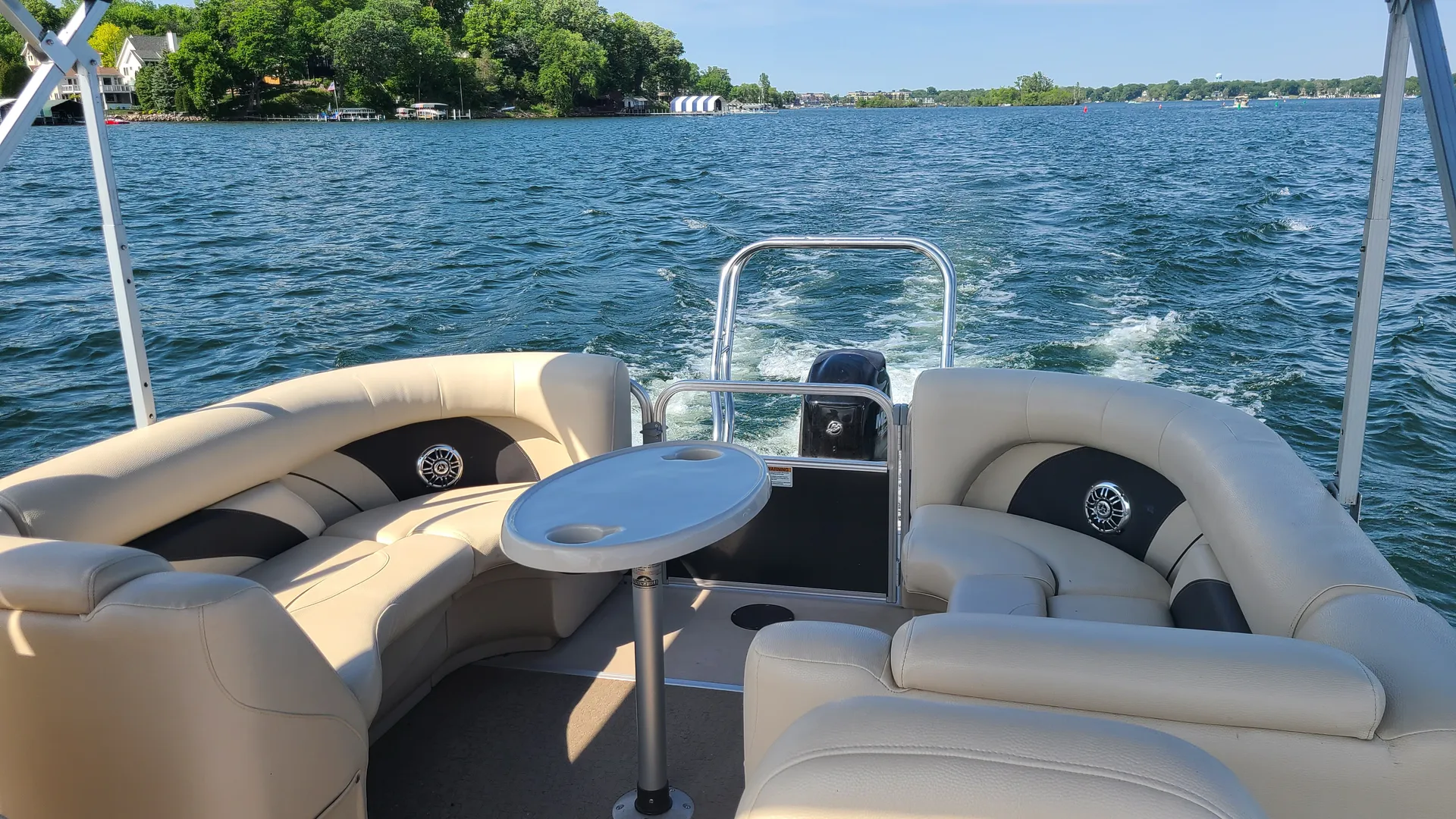 Enjoy Lake Minnetonka in a Spacious 23ft Pontoon!