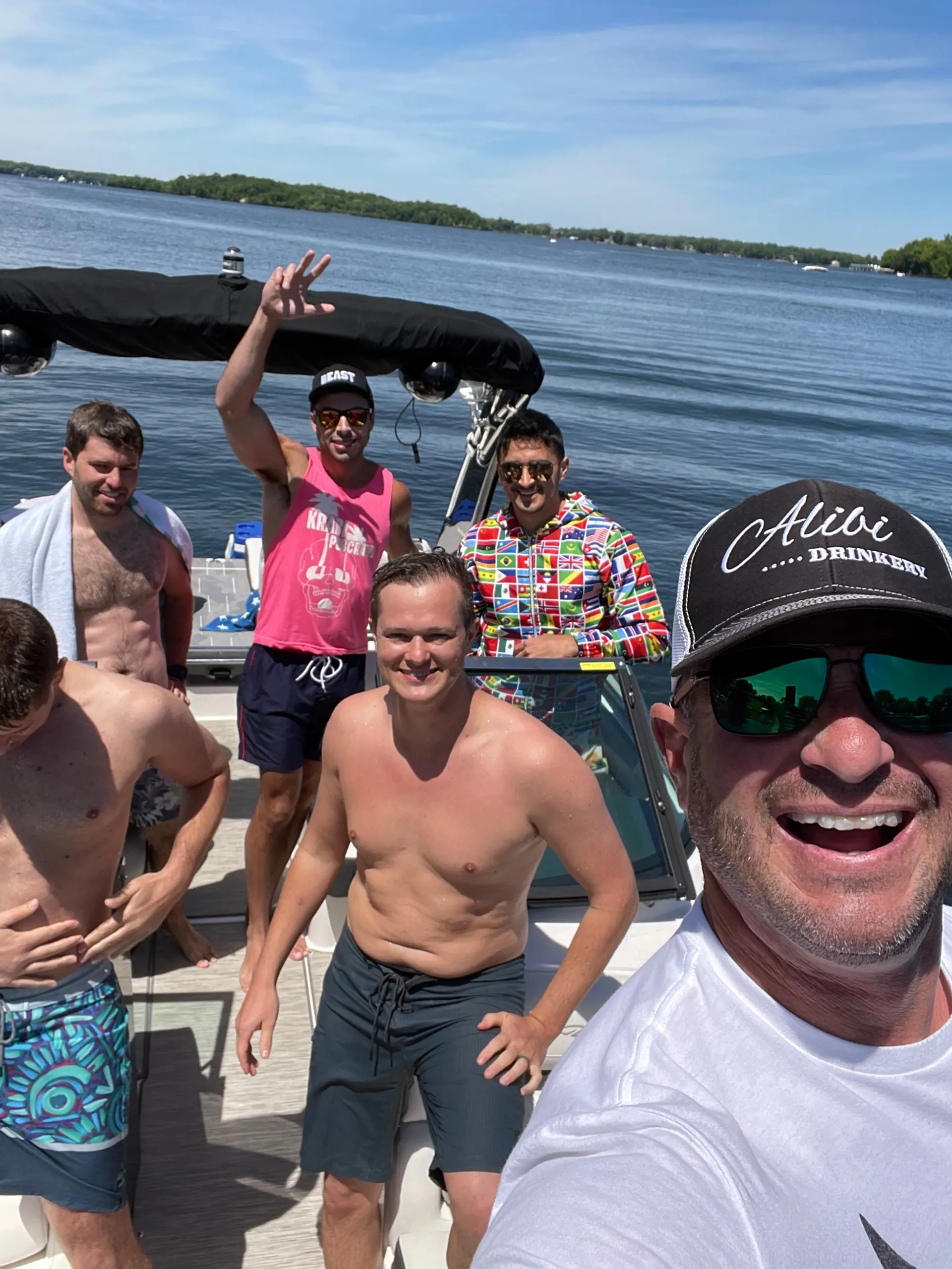 Luxury Sport Located on Lake Minnetonka!