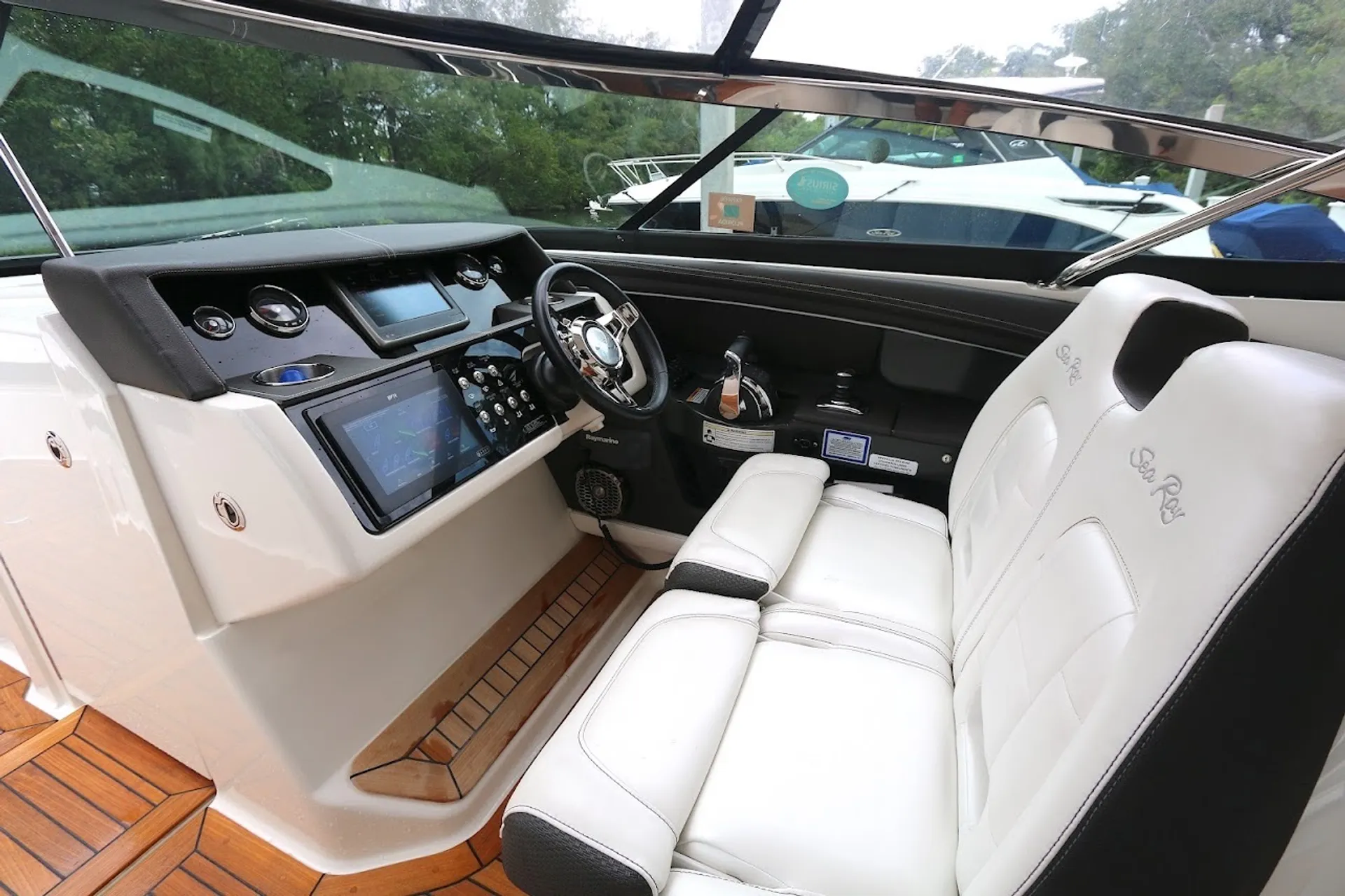 Sea Ray Boats 350 SLX in Fort Lauderdale, FL — photo 8