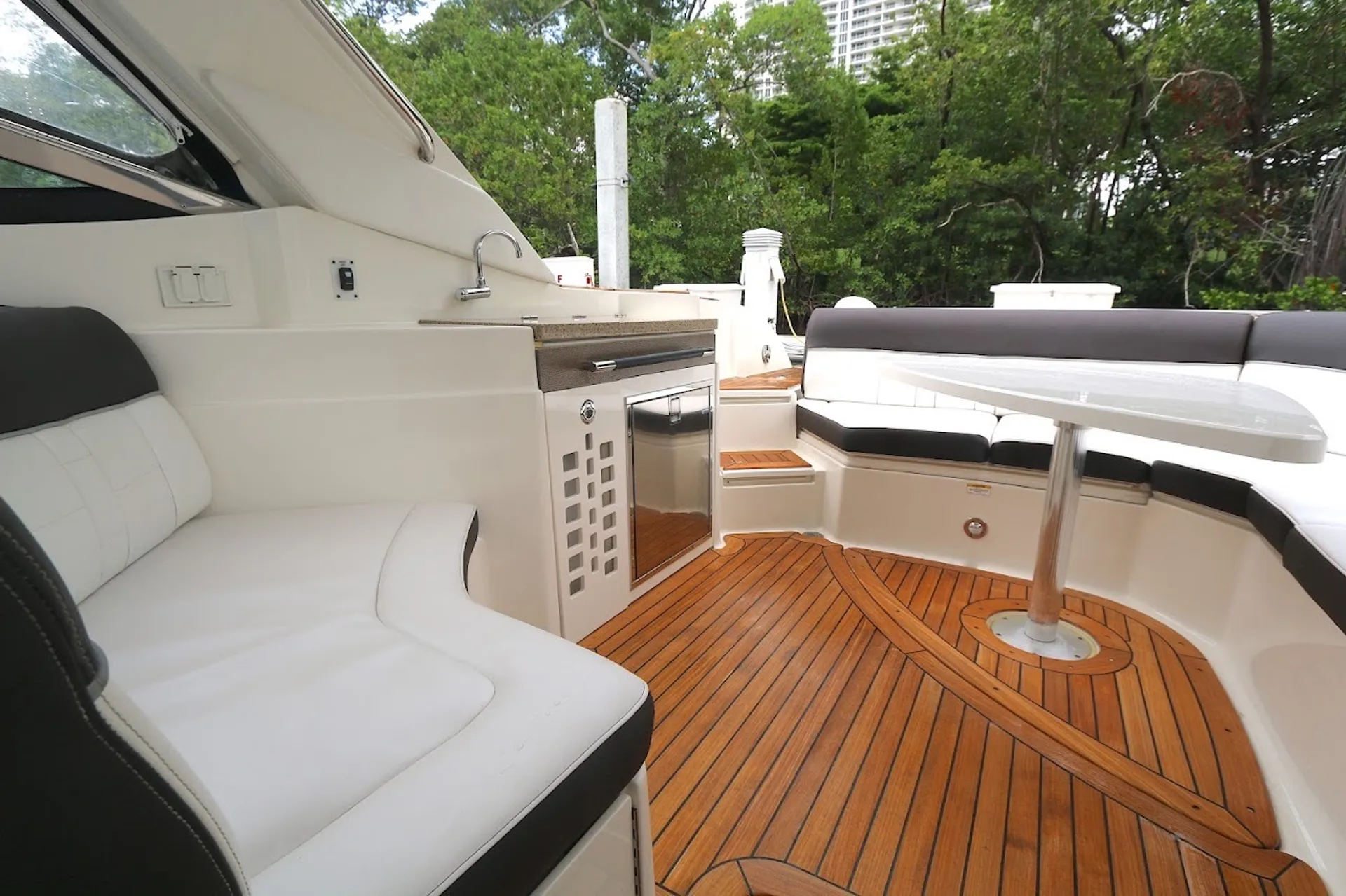 Sea Ray Boats 350 SLX in Fort Lauderdale, FL — photo 5