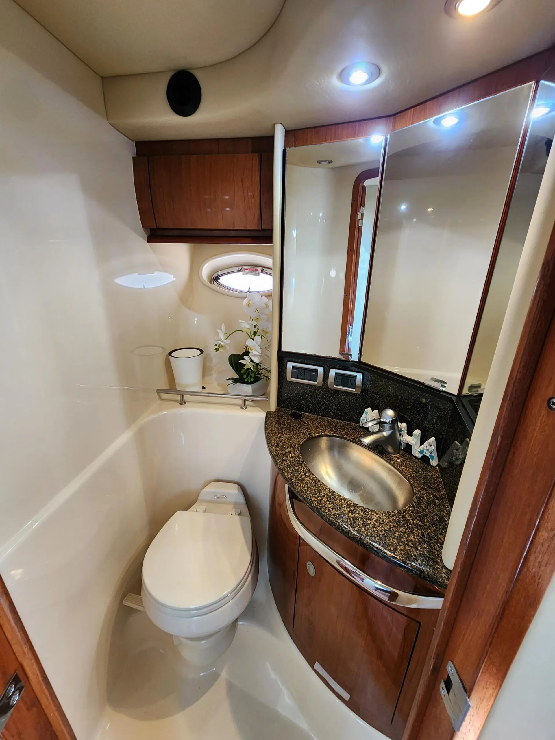Sea Ray Boats 420 Sundancer in Marina del Rey, CA — photo 3