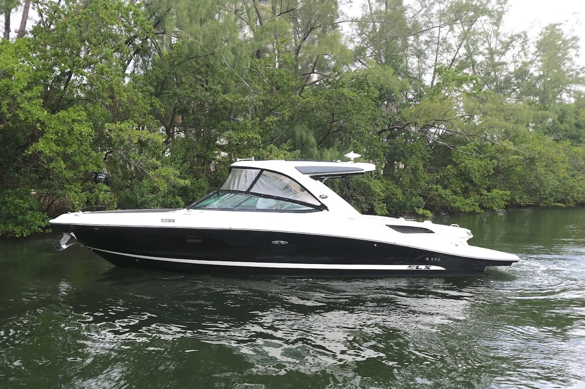 Sea Ray Boats 350 SLX in Fort Lauderdale, FL — photo 4