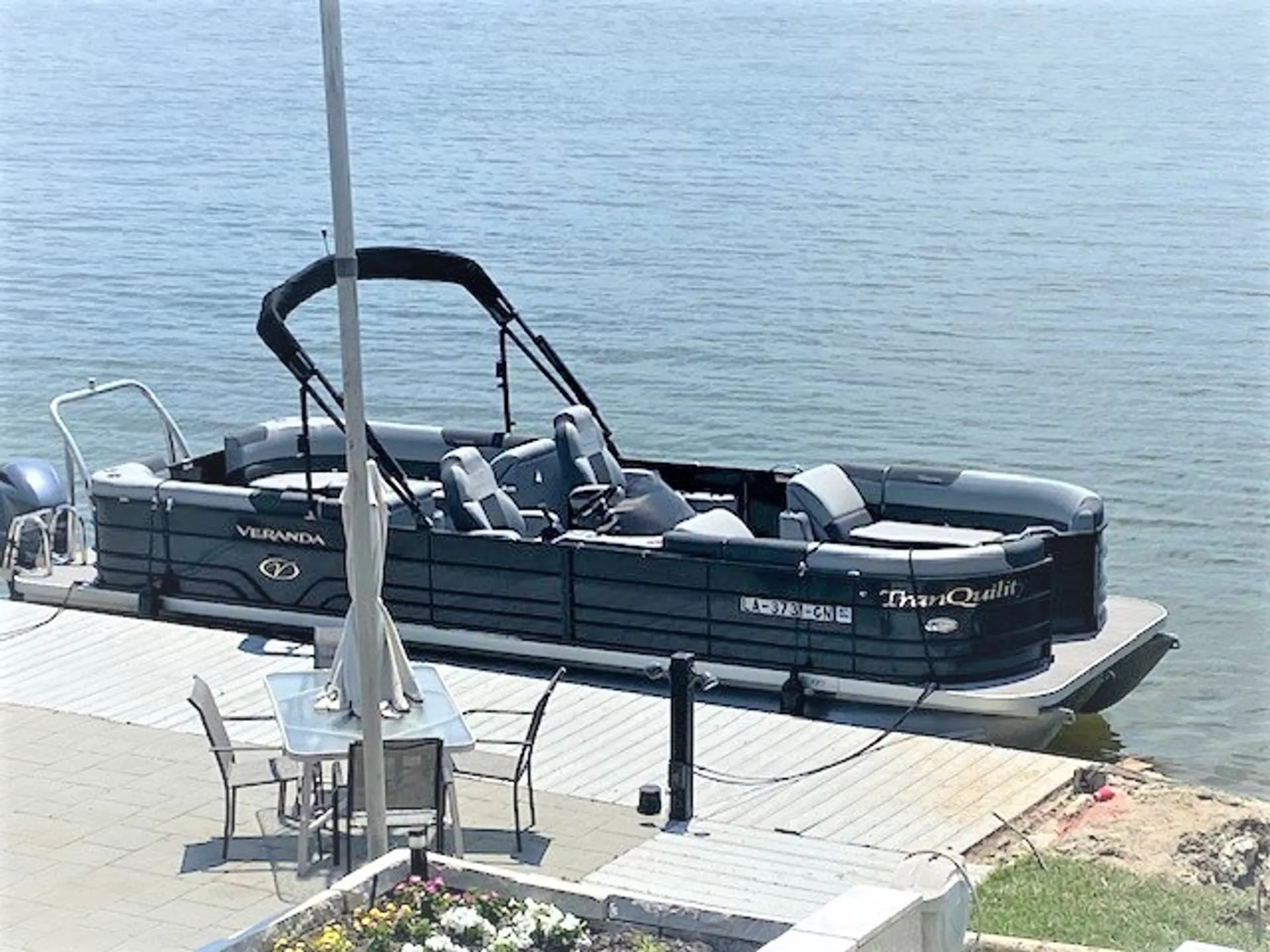 Tranquility I 25 FT 12 People. Family fun day on the Lake