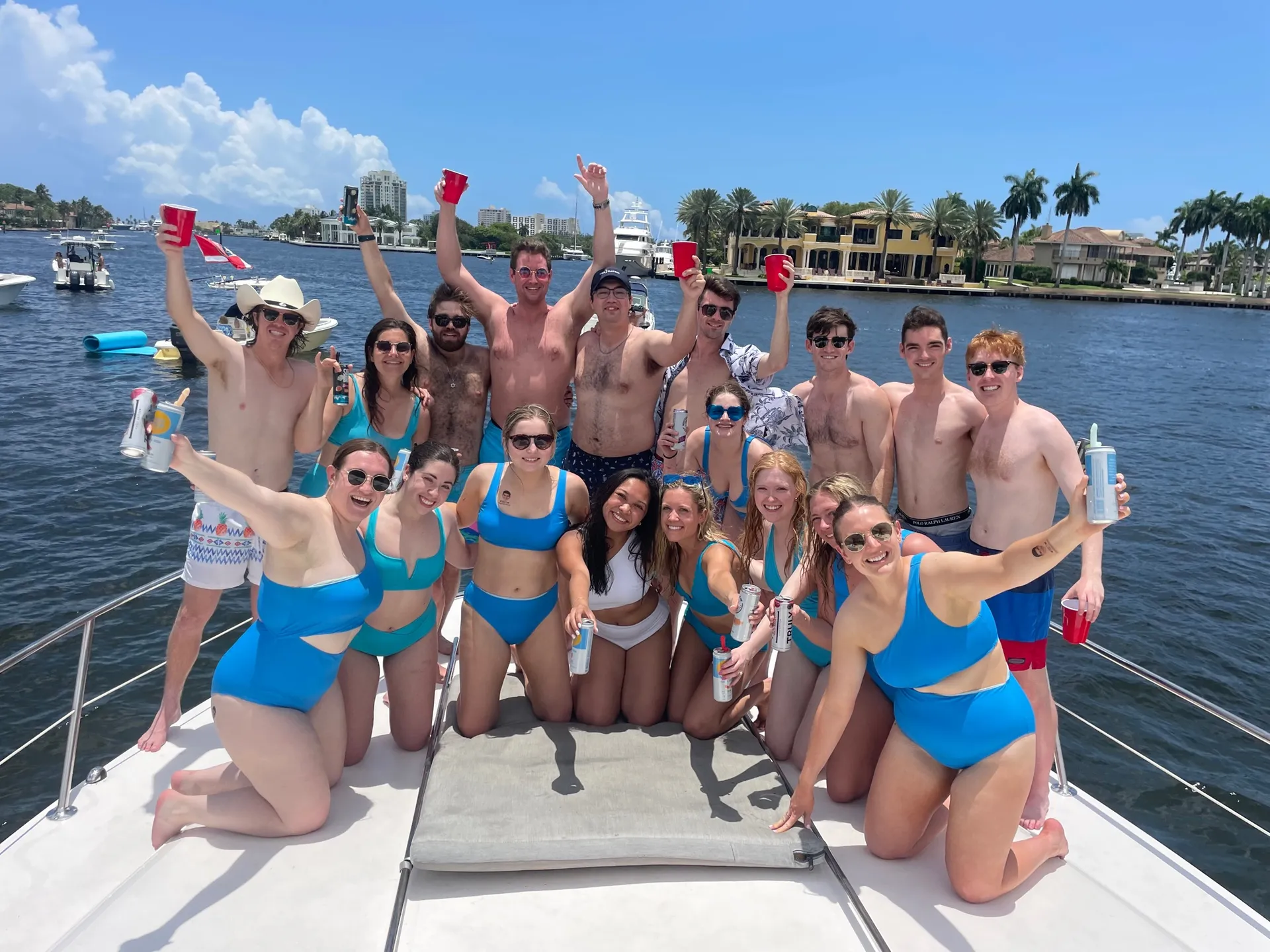 Sea Ray Boats 540 Sundancer in Fort Lauderdale, FL — photo 3