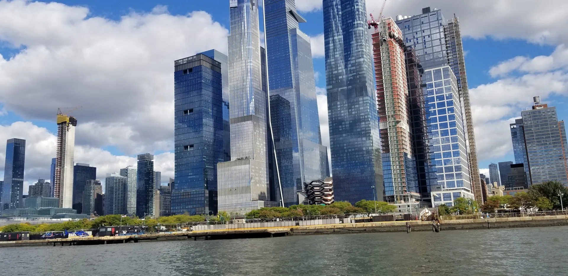 11 Passenger Comfortable Power Pontoon Boat for rent