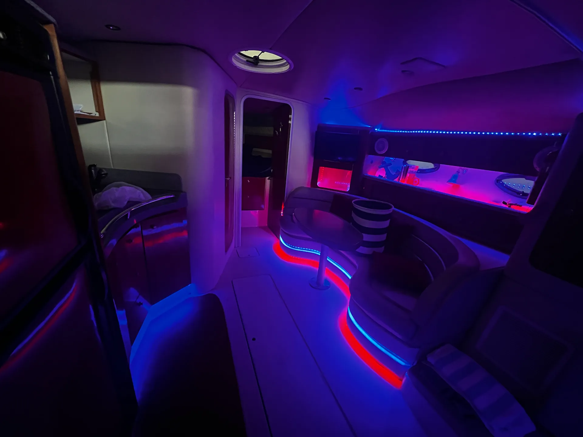 Larson Boats 370 Cabrio Mid-Cabin in Miami, FL — photo 6