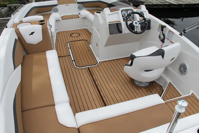 Rent a STARCRAFT MARINE deck boat in Fox Lake, IL near me