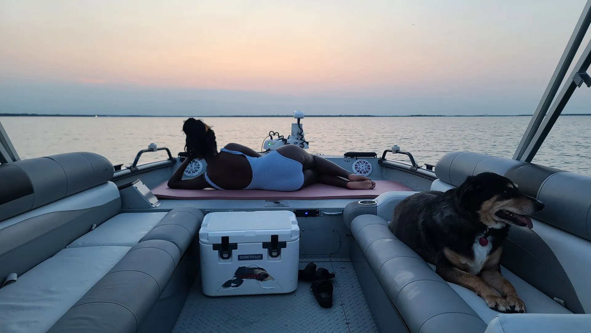 SeaArk BigEasy on lake Lewisville or Grapevine,**FREE FLOATING MAT!!**