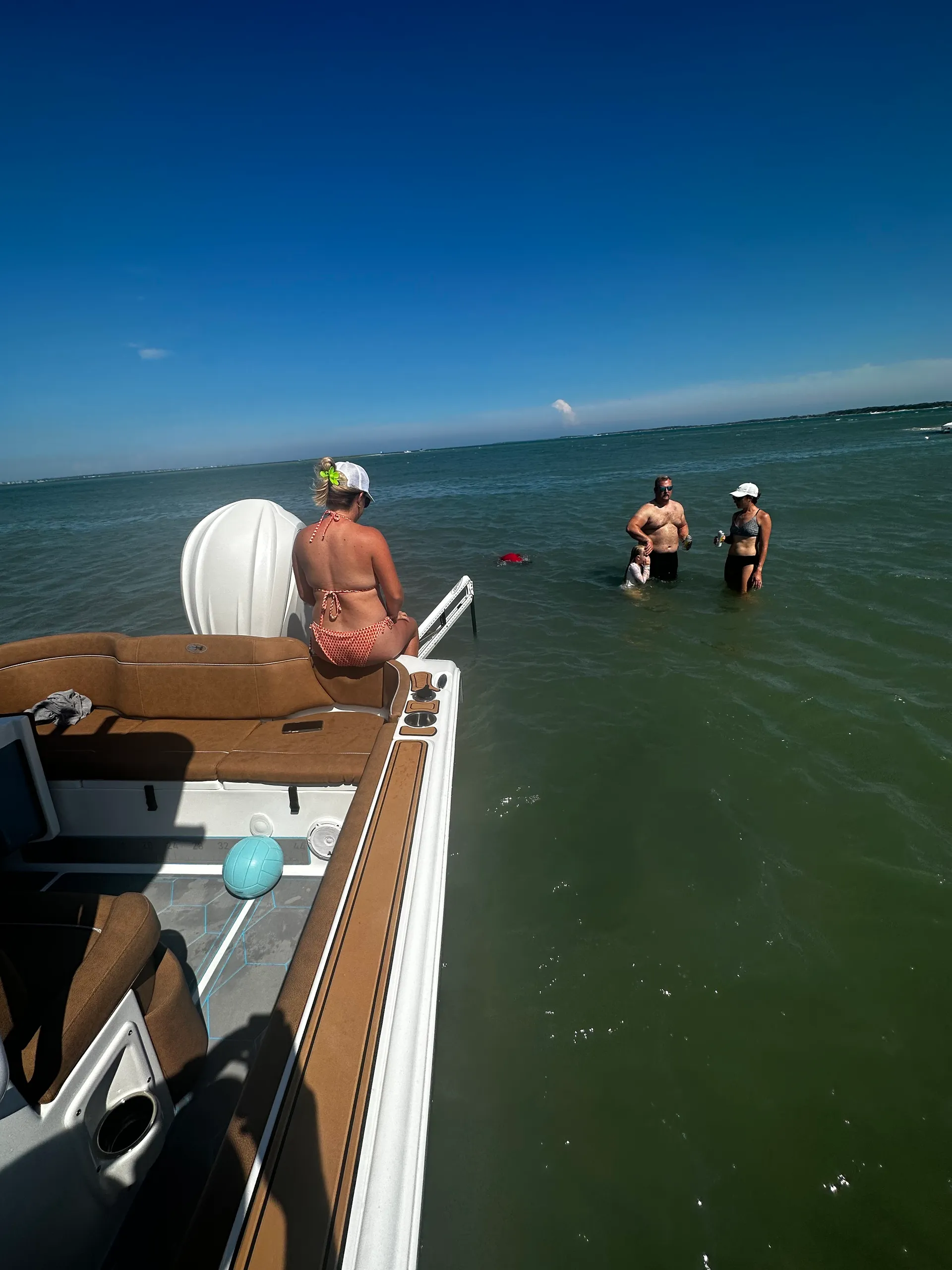 BEAUTIFUL NEW 24’ Sea Hunt Ultra W/Captain & Fuel- Seats 6