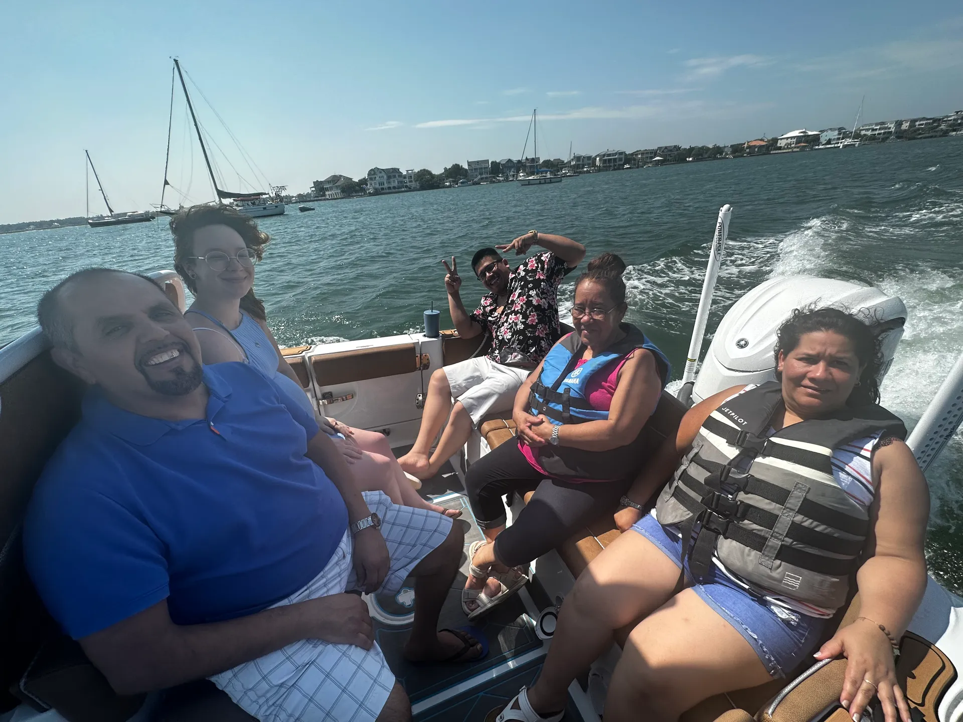 BEAUTIFUL NEW 24’ Sea Hunt Ultra W/Captain & Fuel- Seats 6