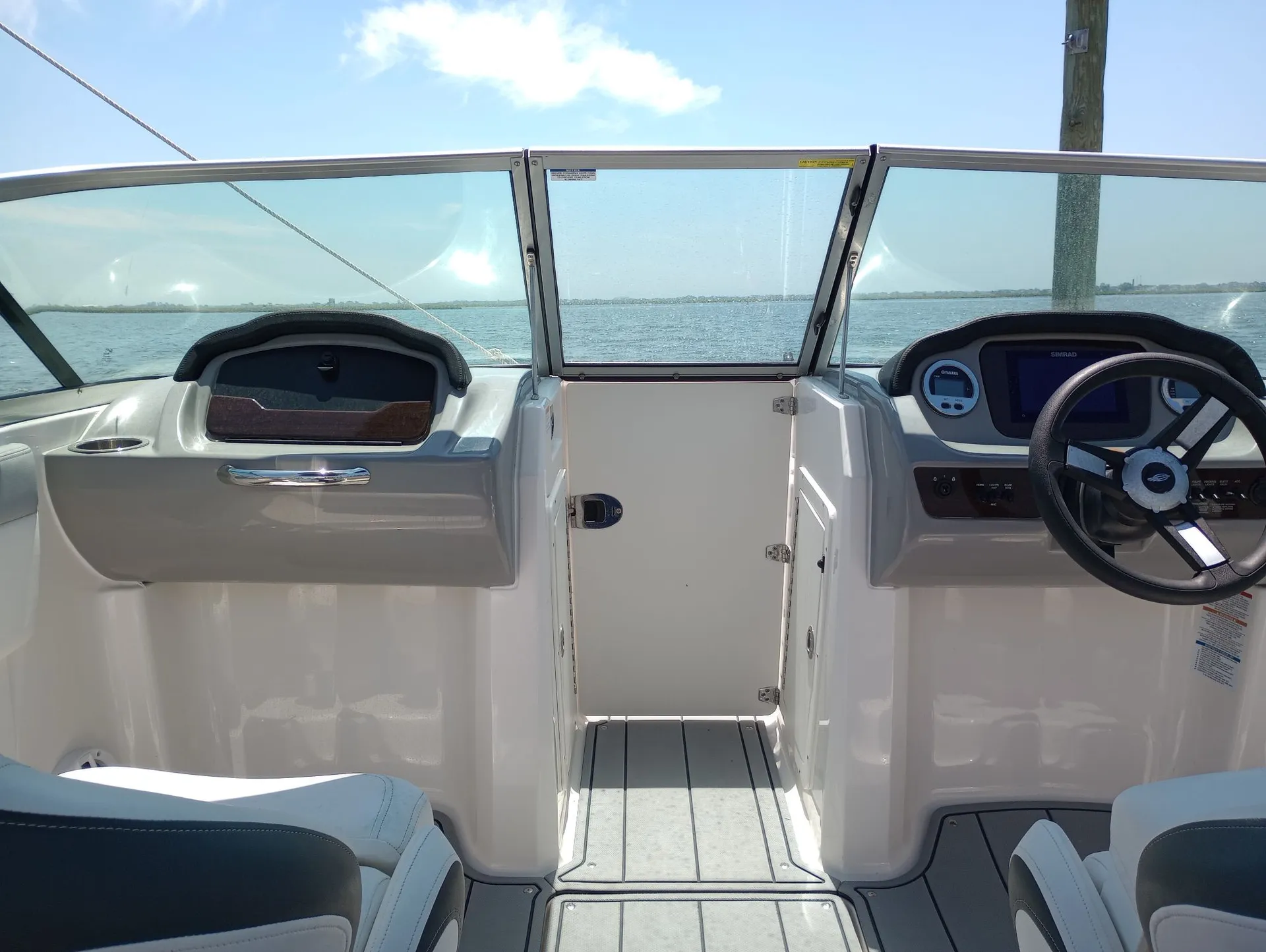 CHAPARRAL BOATS 21 SSI in Oceanside, NY — photo 4