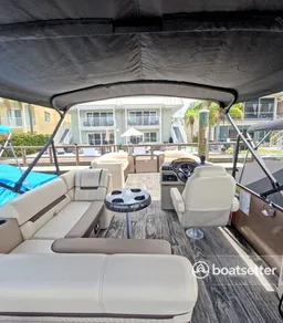 Newer 22 foot luxury pontoon 