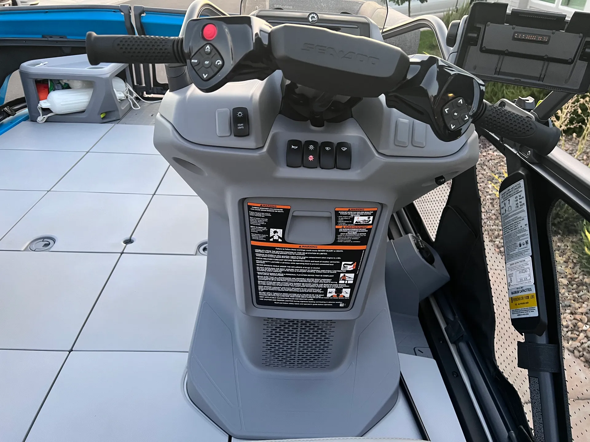 Folsom Lake’s #1 Boat Rentals: 18’ & 21’ Pontoons Ready to Book!