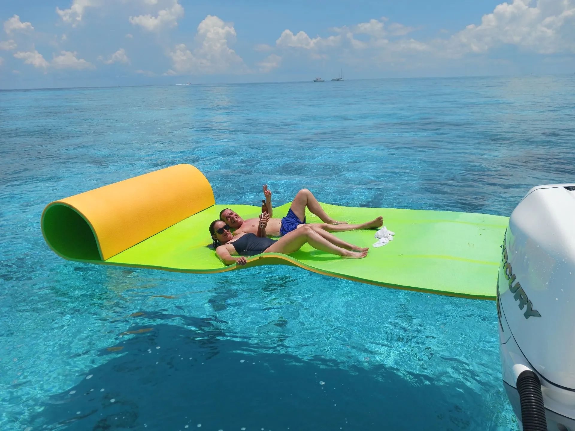 Explore the Stunning Waters of the Florida Keys Aboard Our 31’ Contend