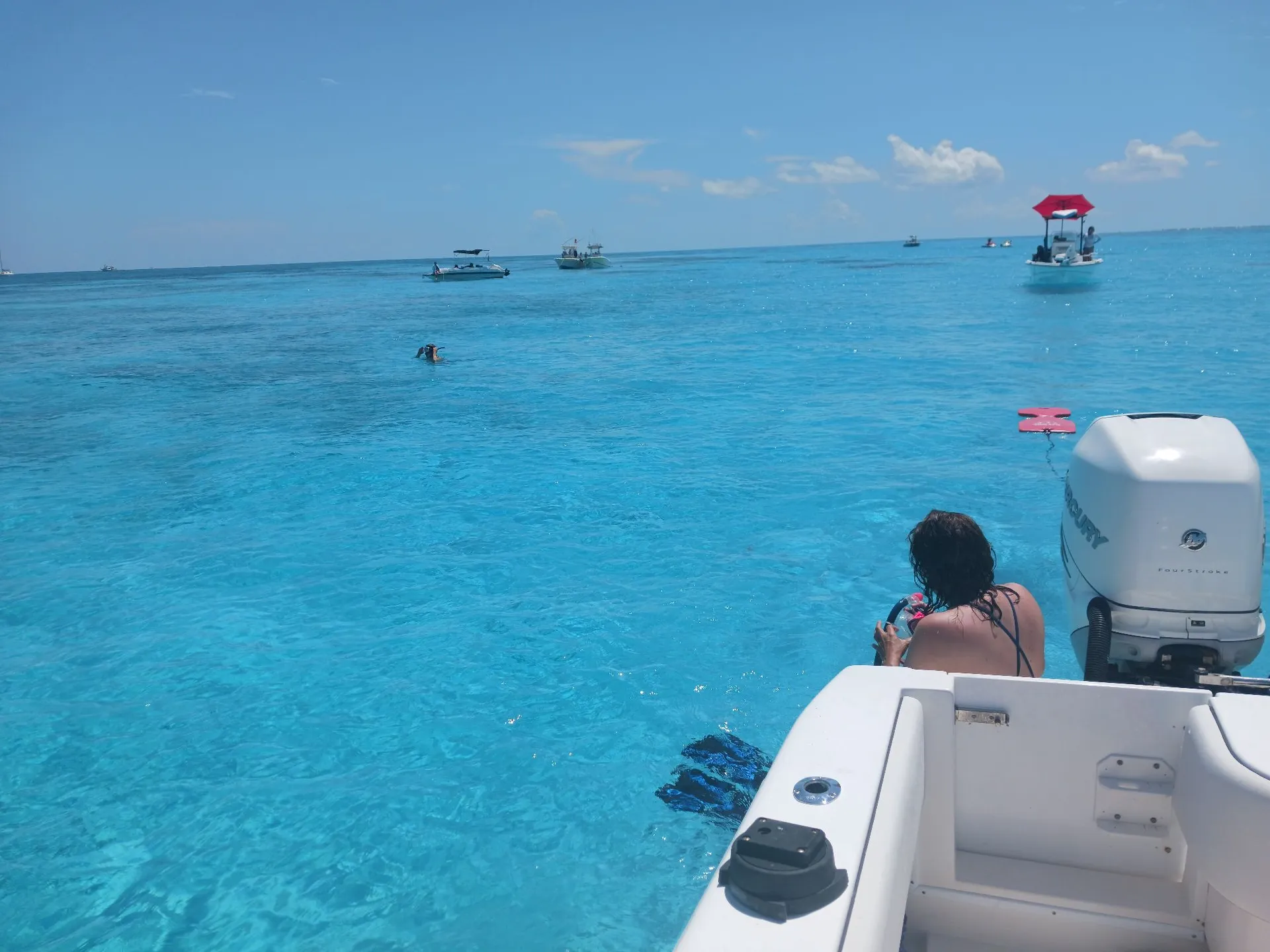 Explore the Stunning Waters of the Florida Keys Aboard Our 31’ Contend
