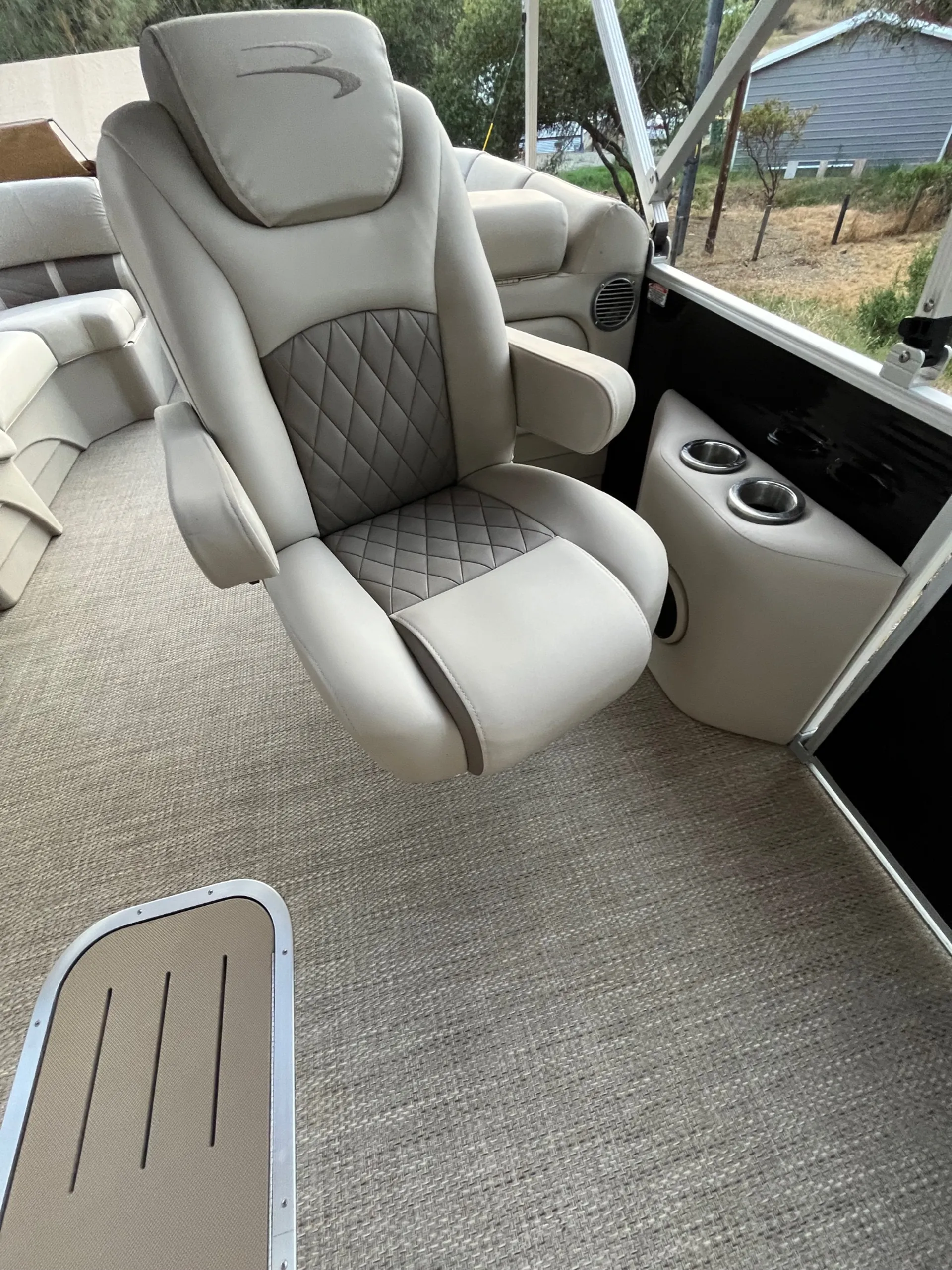 BENNINGTON MARINE 22 SSRX- PREMIUM in El Dorado Hills, CA — photo 9