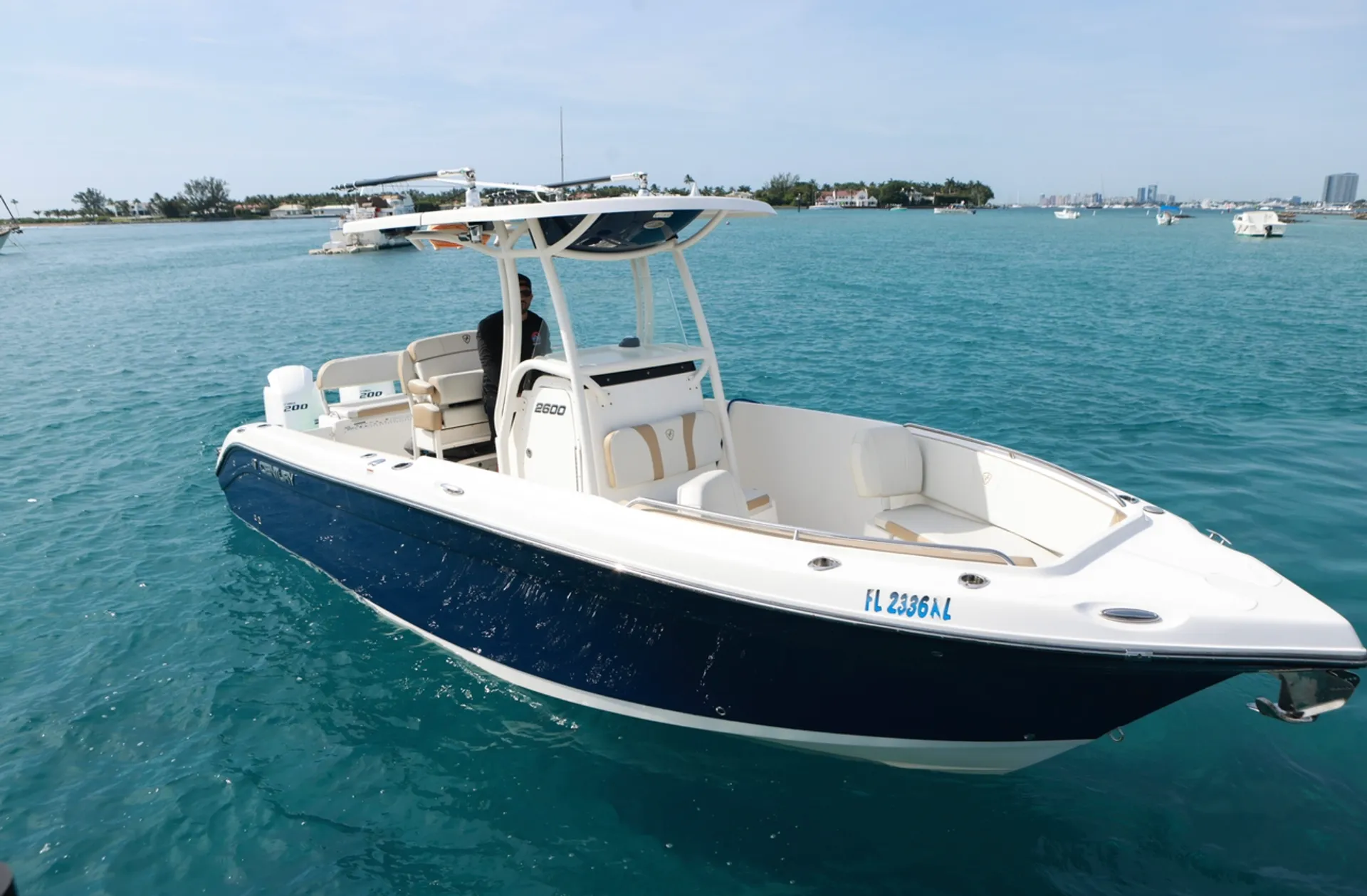 GORGEOUS & SPACIOUS CENTER CONSOLE BOAT! Enjoy the water in style!!!