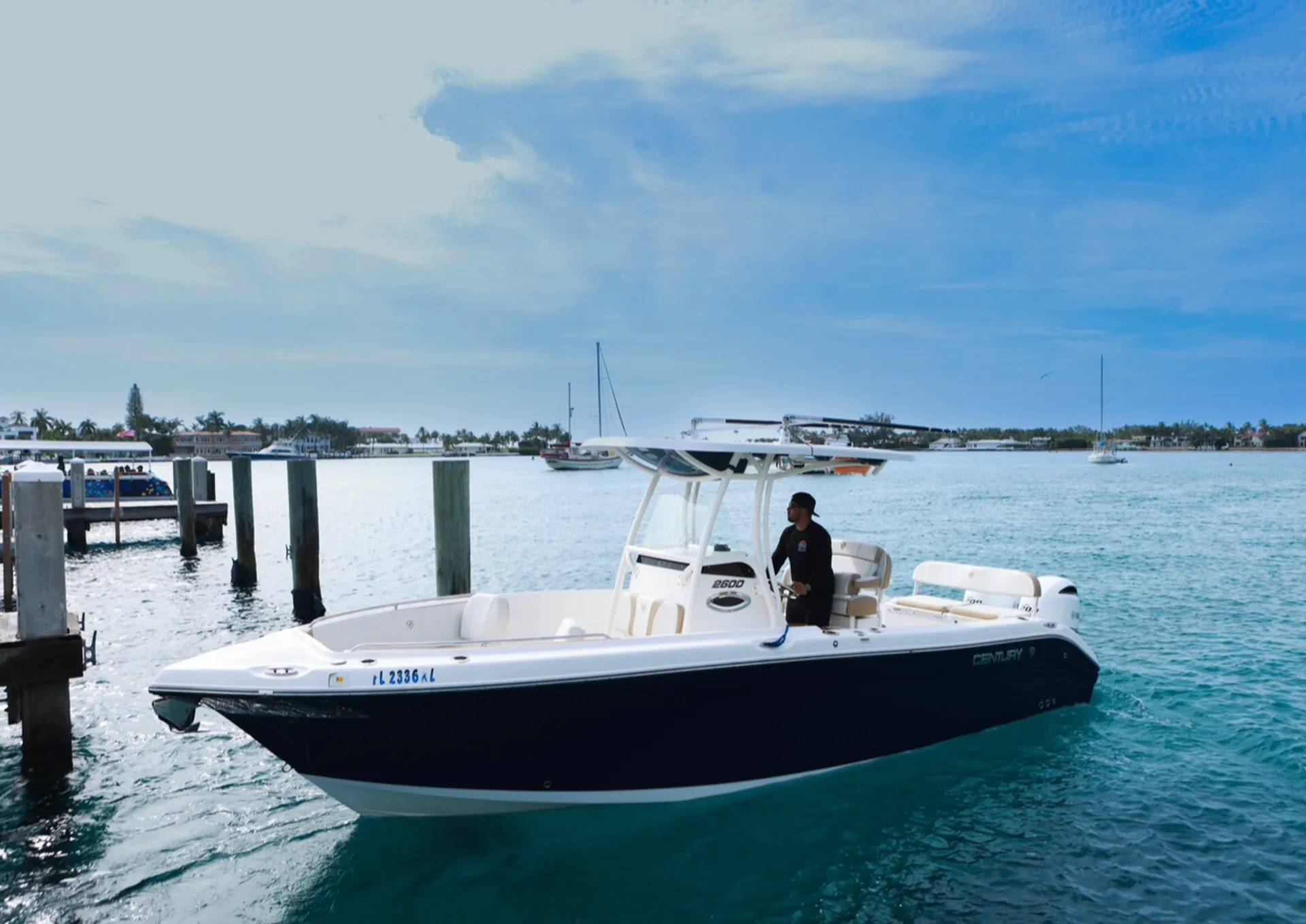 GORGEOUS & SPACIOUS CENTER CONSOLE BOAT! Enjoy the water in style!!!