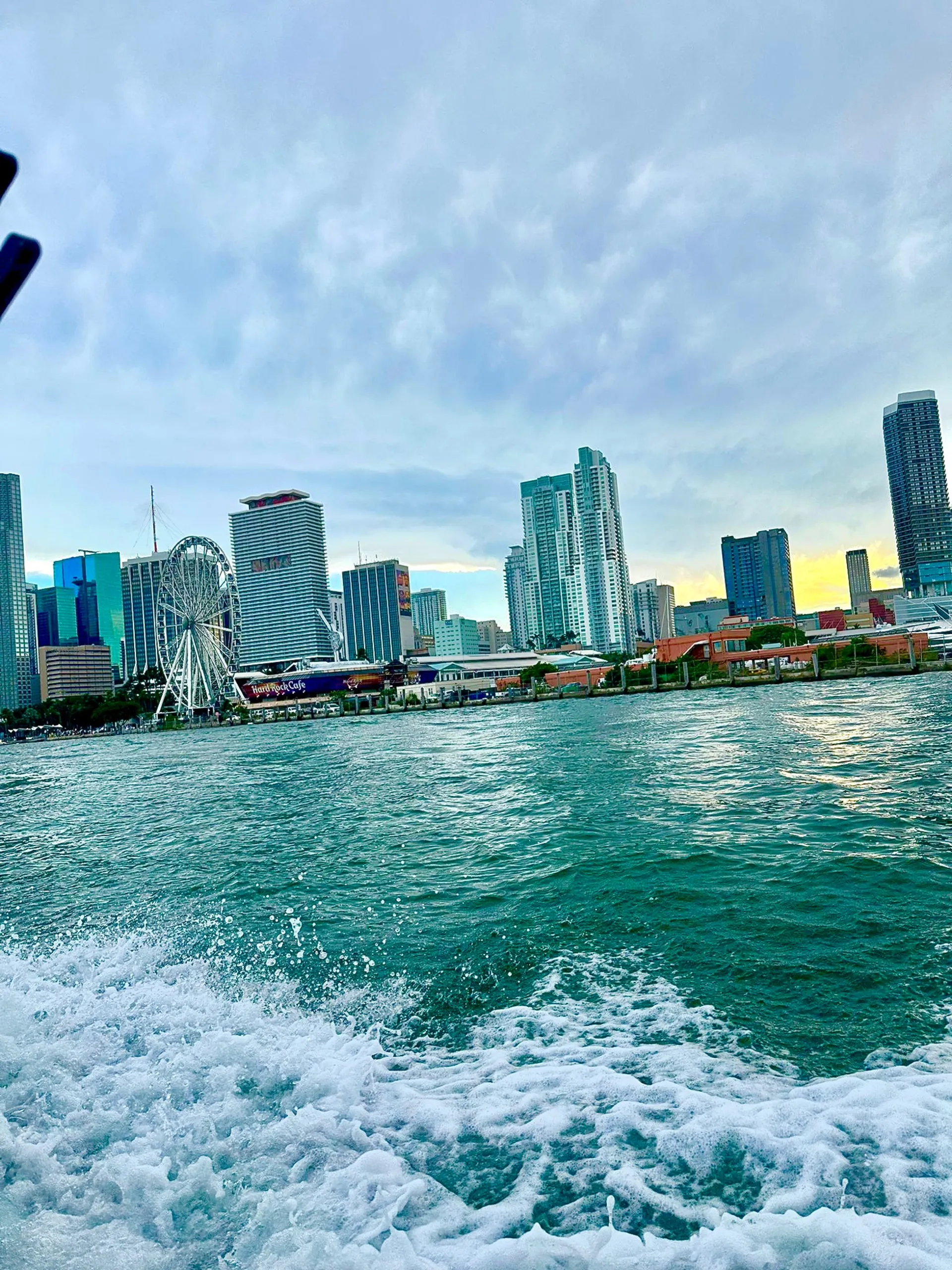 GORGEOUS & SPACIOUS CENTER CONSOLE BOAT! Enjoy the water in style!!!