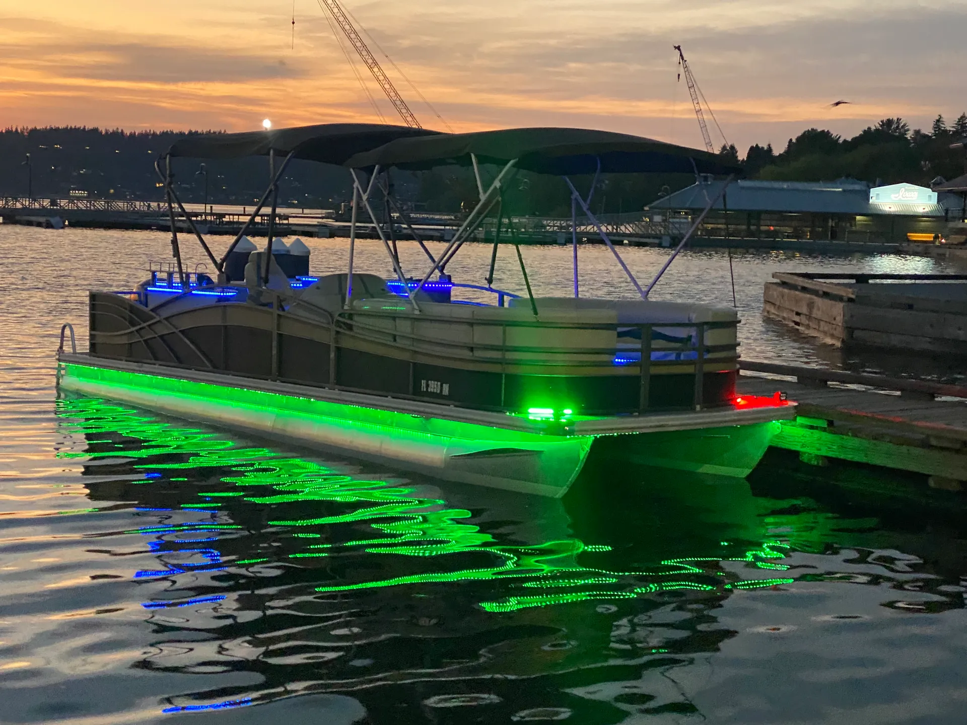 Lexington 526 pontoon boat