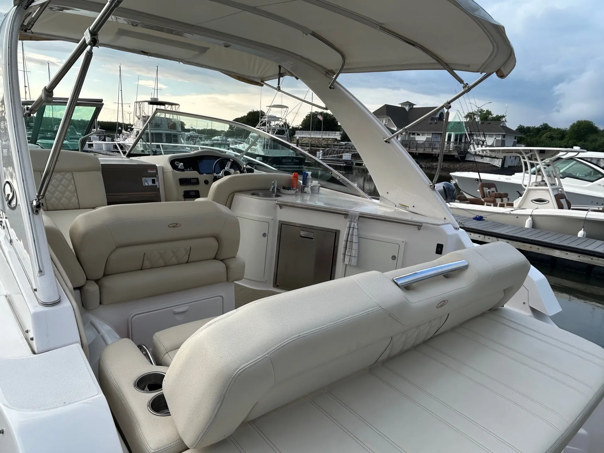 Beautiful, Clean &amp; Modern 35 Foot Express Cruiser!