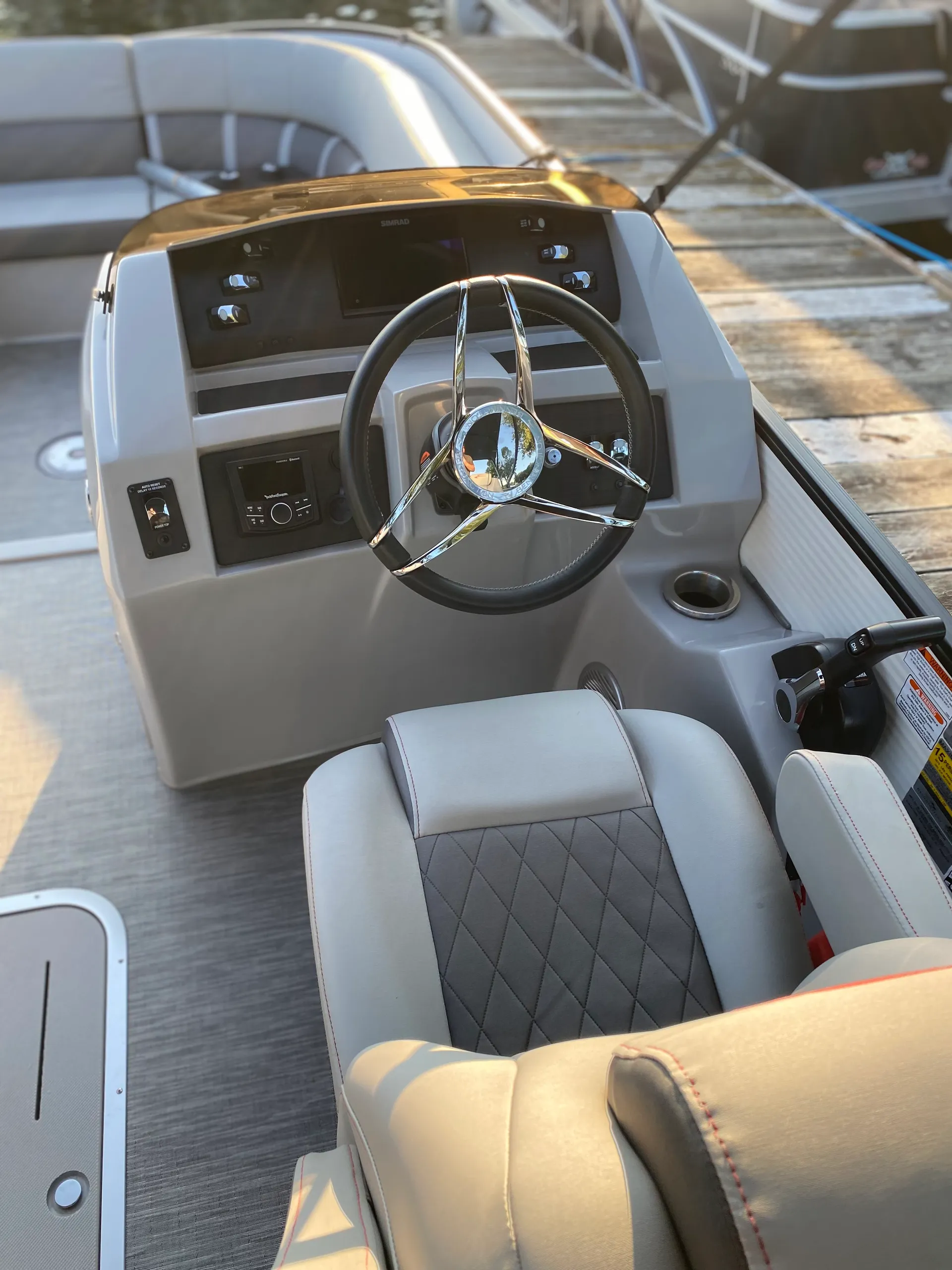 2022 Bennington BowRider Tritoon 250HP Yamaha *WE DELIVER TO YOUR LAKE